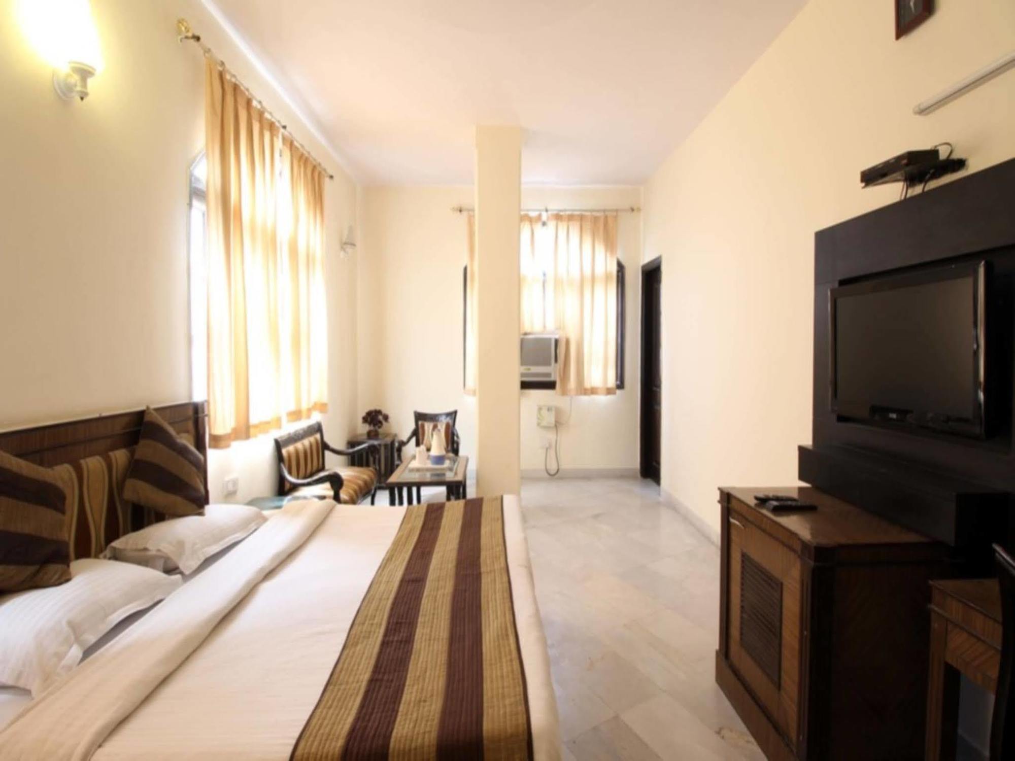 Hotel O Grand Central Delhi  Eksteriør billede