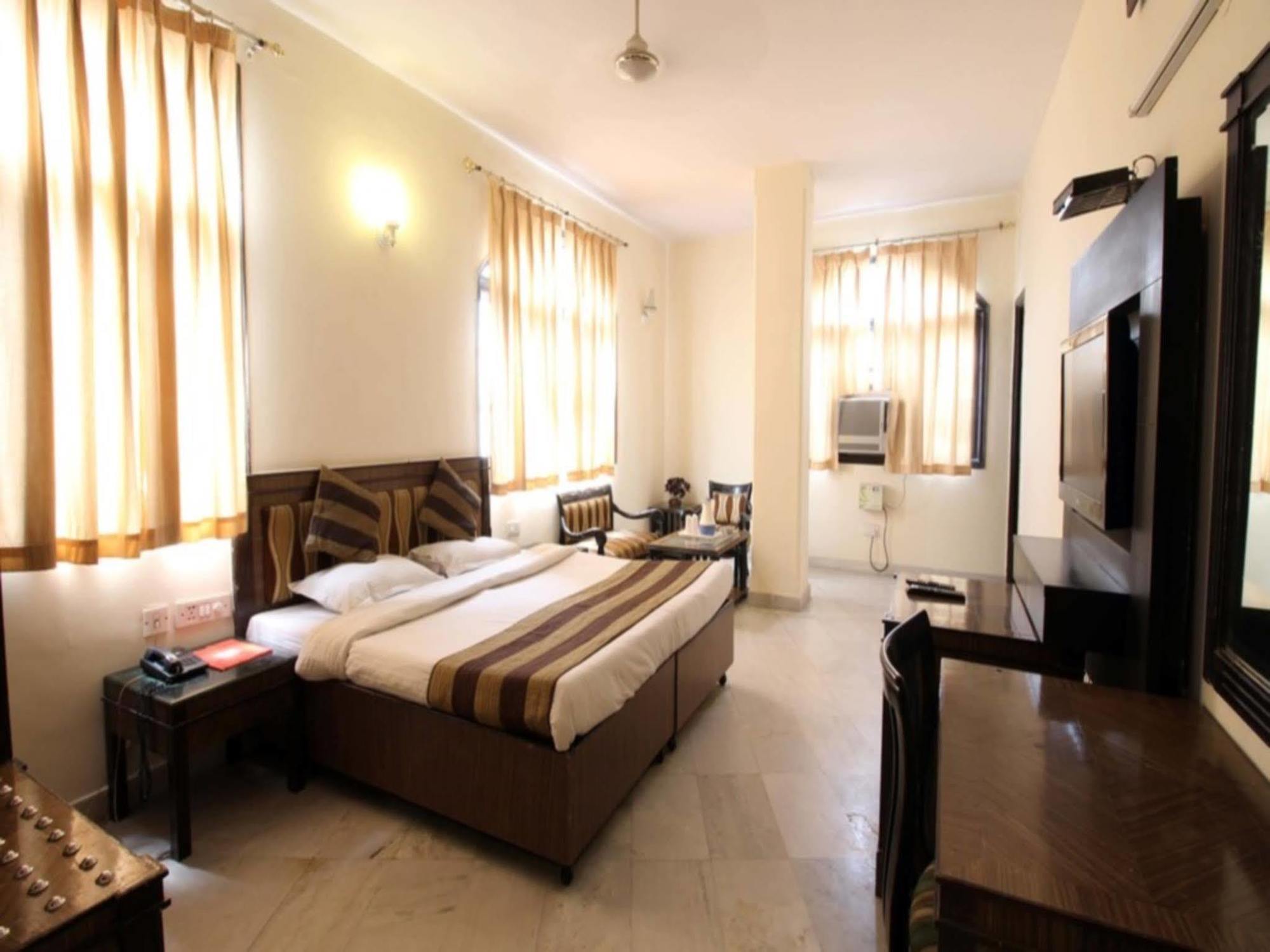 Hotel O Grand Central Delhi  Eksteriør billede
